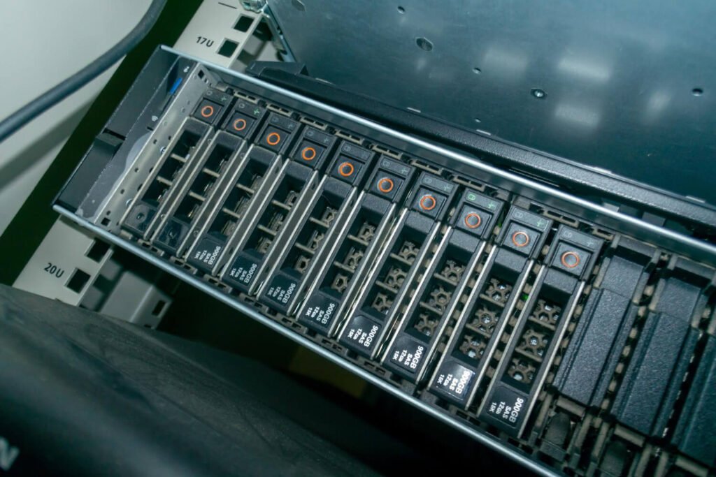 תחזוקת מצברים למערכות אל פסק